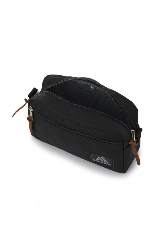 CLASSIC BAGS 패디드 숄더 파우치 M 크로스백