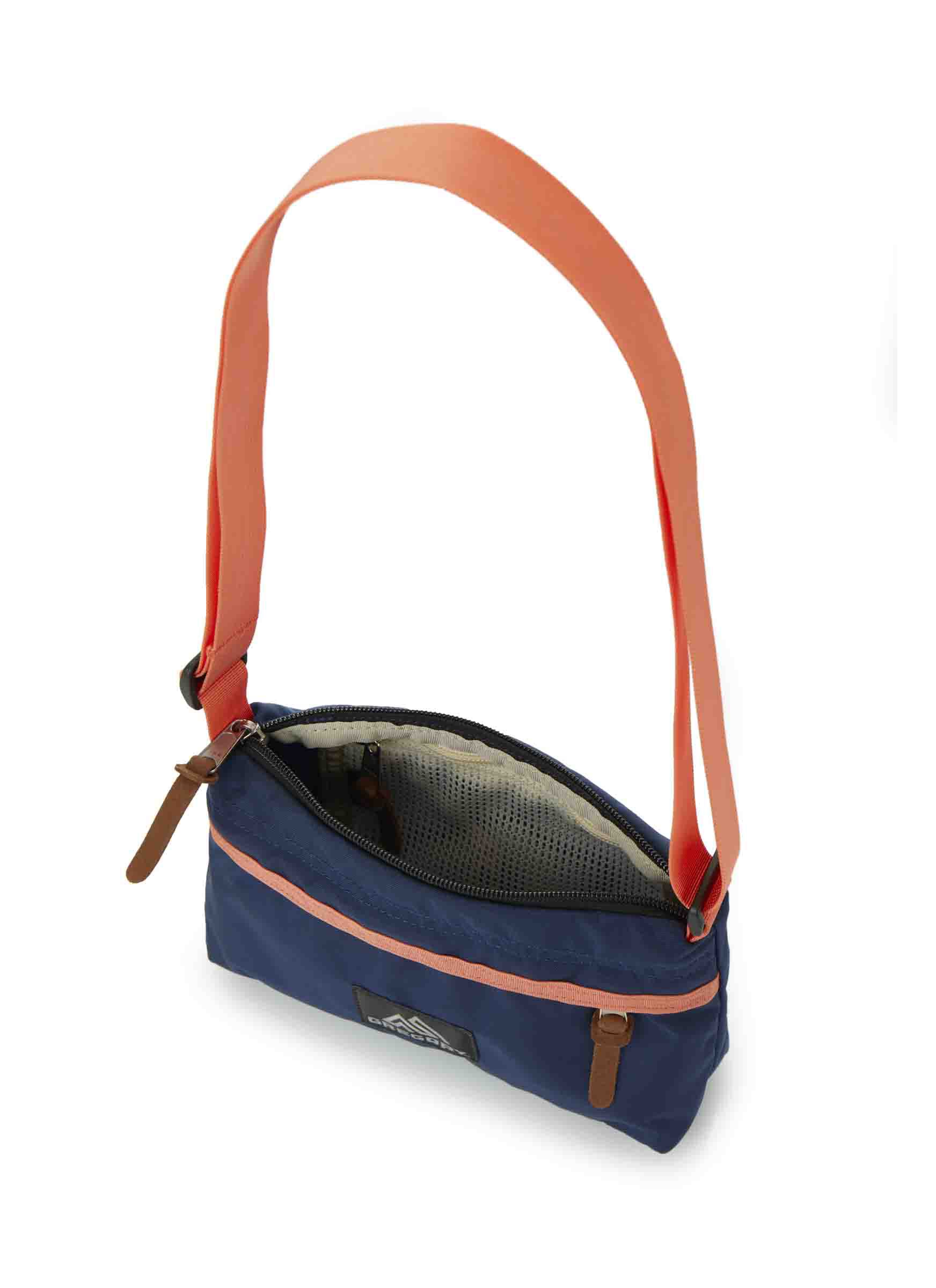 CLASSIC BAGS 엔벨롭 숄더 크로스백