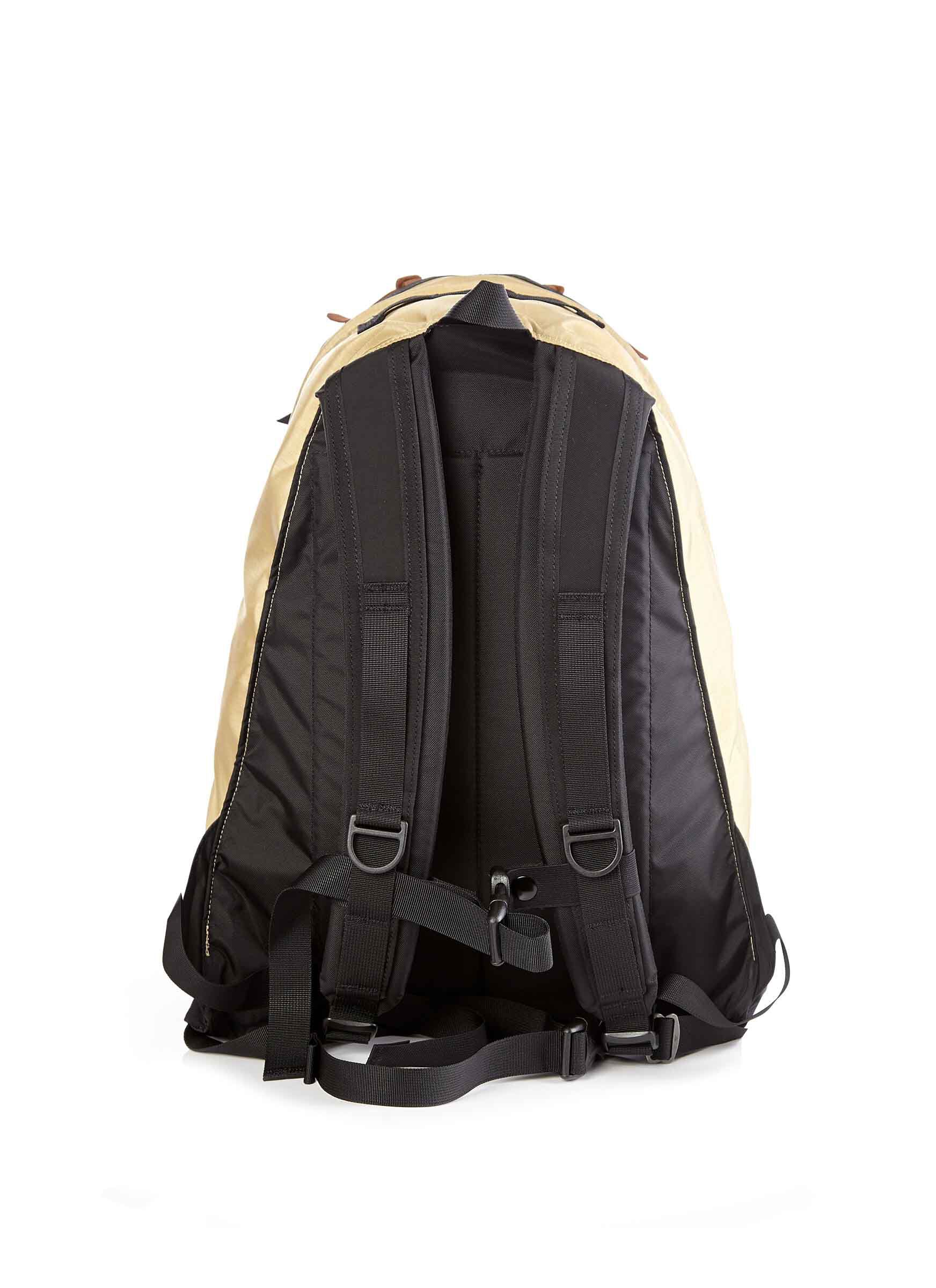 CLASSIC DAY 데이팩 백팩