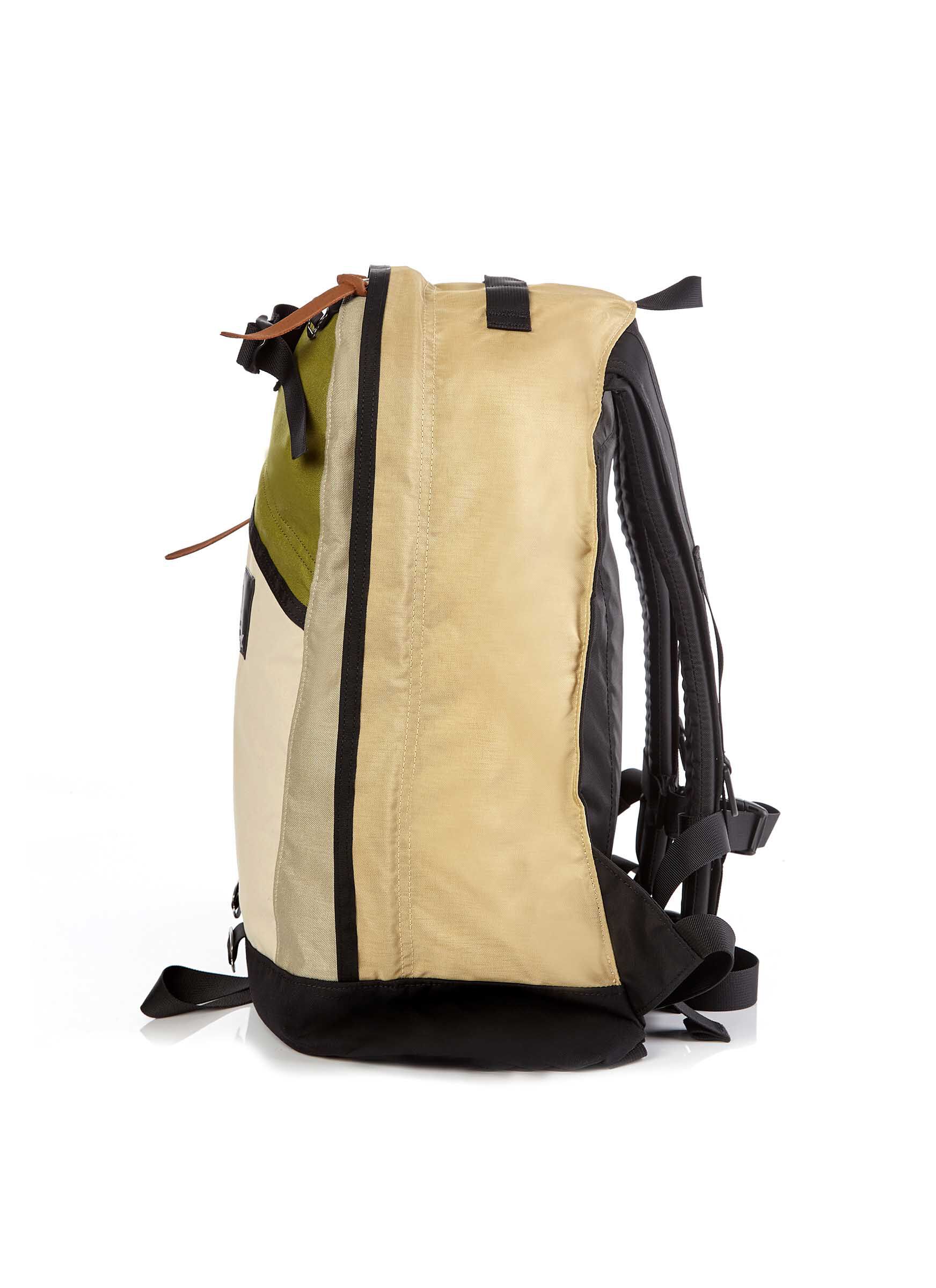 CLASSIC DAY 데이팩 백팩