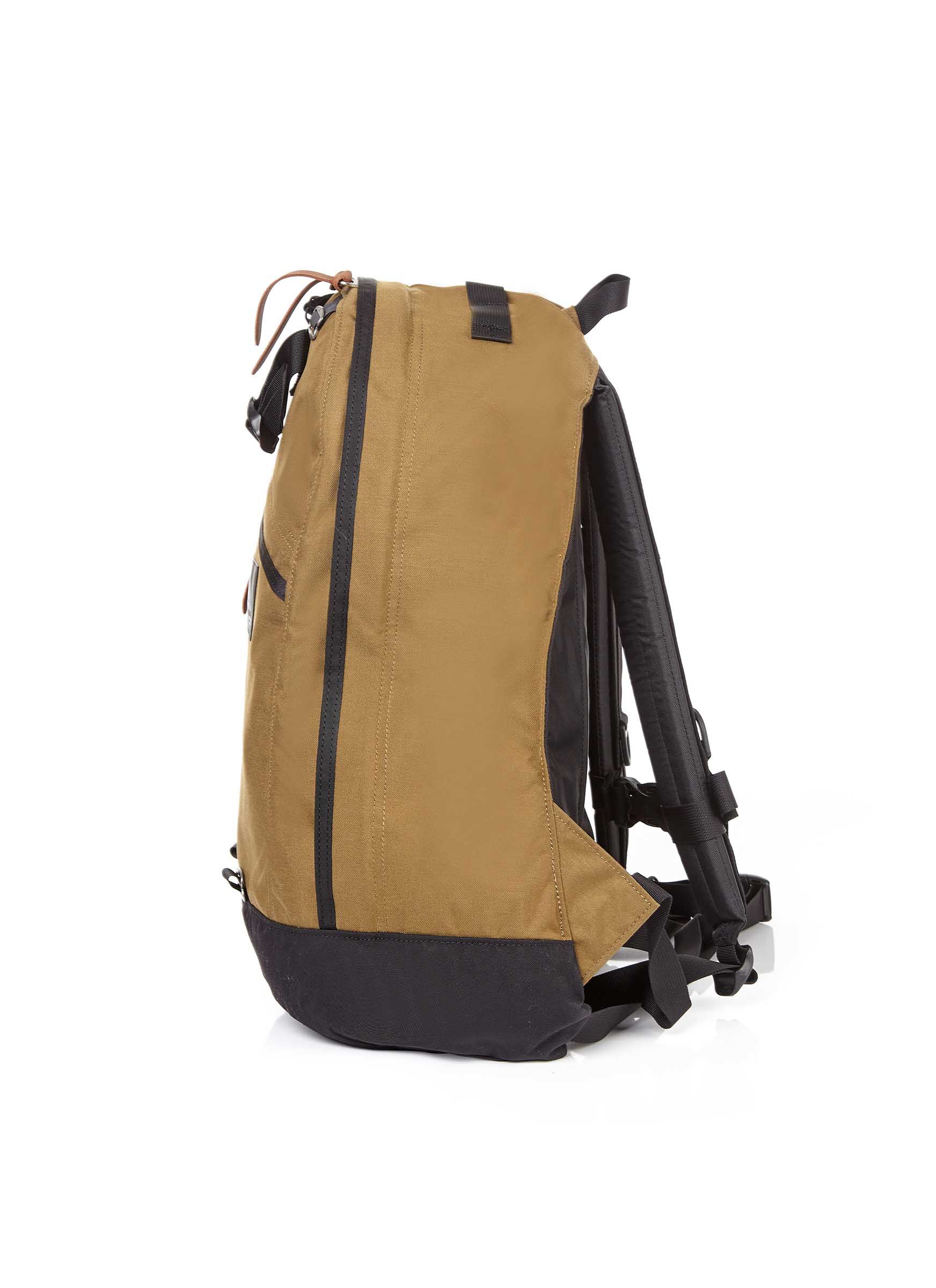 CLASSIC DAY 데이팩 백팩